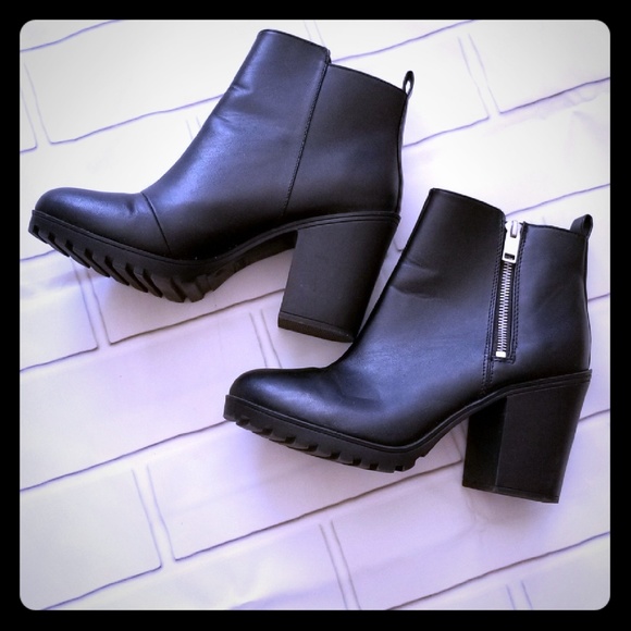 H&M Shoes - h&m Chelsea bootie (8.5/9)